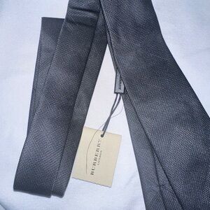 Brand new men’s Burberry tie